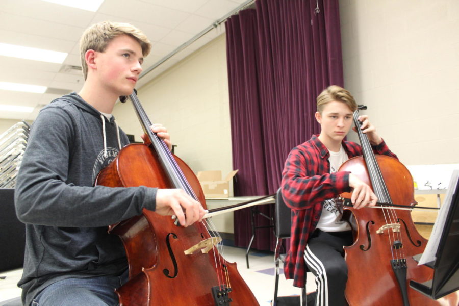 Junior William Laycock and senior Jack Fulkerson play their cellos during a symphonic orchestra rehearsal. Photo by Chrystian Noble