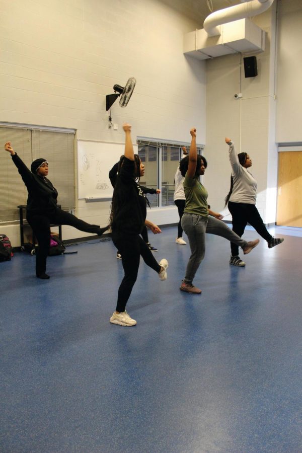 Junior Sawiet Craig, sophomore Myka Jones, junior Paige Hodges and senior Victoria Southall rehearse a dance routine during a meeting of SOLE Crew Step team, a new dance group at LHS. “We have never had a step team at Liberty, and I think it gives [the school] more diversity,” Jones said. Photo by Grace Bushroe.